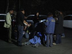 La víctima fue atacada por la espalda y cayó muerta en el estacionamiento del lugar donde ocurrió el crimen. M. PATIÑO  /