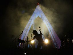 La agrupación de música electrónica Sussie 4 en el escenario del puente Matute Remus. A. CAMACHO  /