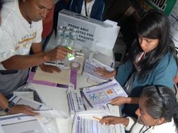 Integrantes de una casilla en Guerrero realizan el conteo de votos. NTX  /