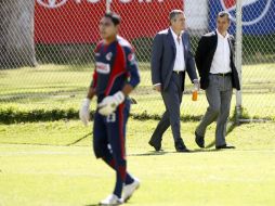 Rafael Ortega (der.) y Jorge Vergara estuvieron presentes en la práctica del Guadalajara. E.PACHECO  /