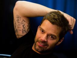 El artista de 39 años lanza el disco que sirvió de antesala a sus memorias. AP  /