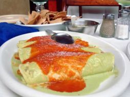 Entre los platillos más conocidos de la región encontramos los papadzules. ESPECIAL  /