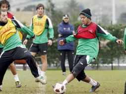El jugador mexicano Giovani dos Santos en su primer entrenamiento con el Racing. EFE  /