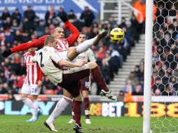 John Carew anotó el primer tanto para el Stoke. AP  /