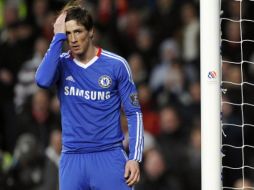 Fernando Torres no pudo ante su anterior equipo el Liverpool. AFP  /