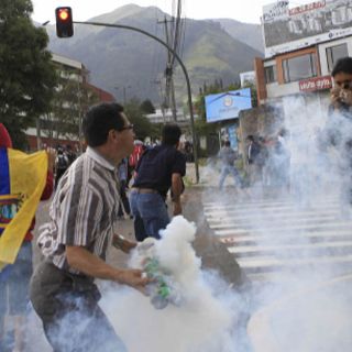 Se entrega policía por retención de presidente de Ecuador