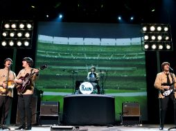 Rain, banda creada en homenaje a The Beatles, en pleno show. AP  /