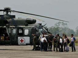 Preparan el helicóptero brasileño para el rescate de dos rehenes hoy. EFE  /