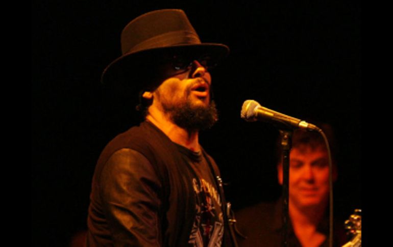 Robi Draco deleitó a los asistentes con un repertorio de sus temas más representativos. M. FREYRÍA  /