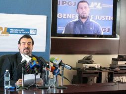 Tomás Coronado Olmos (izquierda) en una rueda de prensa.  /