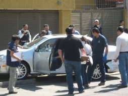 La víctima quedó sentada dentro de su automóvil, además de terminar estrellado contra un poste. O. RUVALCABA  /