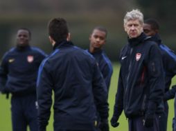 Los dirigidos por Arsene Wenger buscarán quedarse con la victoria en casa ante el conjunto culé. REUTERS  /