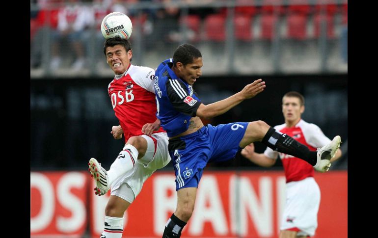 El gol del defensa mexicano definió el partido disputado en la fecha 24 del torneo holandés. MEXSPORT  /