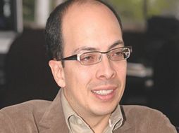 El escritor afirmó sentirse honrado de haber asumido la dirección de la televisora. ARCHIVO  /