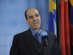 El embajador libio ante las Naciones Unidas, Ibrahim Dabbashi, habla tras una sesión del Consejo de Seguridad. EFE  /