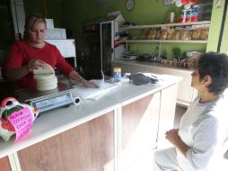 En algunos establecimientos el kilogramo de tortilla se vende hasta en 12 pesos. A. CAMACHO  /
