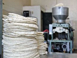 La Profeco refuerza los operativos de visita para detectar abusos en las tortillerías. E. BARRERA  /