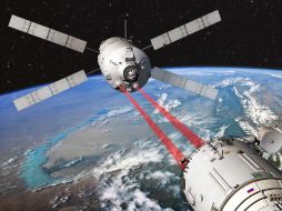 Simulación infográfica del carguero europeo ATV-2 en la maniobra de acoplamiento a la Estación Espacial Internacional. EFE  /