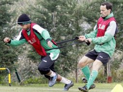 El jugador mexicano Giovani dos Santos en un entrenamiento con el Racing. ARCHIVO  /