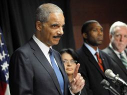 Eric Holder: 'El Departamento de Justicia ha defendido hasta este día la Ley de Defensa del Matrimonio (DOMA)'. AP  /