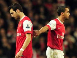 Cesc Fábregas y Theo Walcott salieron lesionados del partido de hoy en la Premier League. AFP  /