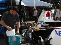 El auto de Sergio Pérez ya fue encendido antes de la exhibición. MEXSPORT  /