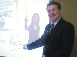 El representante de Smart para México y Centroamérica, Francisco Pérez, en la presentación de “Herramientas tecnológicas”.I. MARTÍNEZ  /