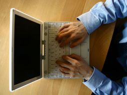 las empresas con una facturación anual de más de cuatro millones de pesos están obligadas a emitir facturas electrónicas. ARCHIVO  /