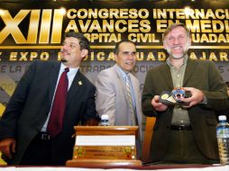 José Antonio Bastos (derecha) estuvo presente en el Congreso Internacional Avances en Medicina. E. BARRERA  /