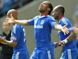 Dider Drogba festejando una anotación con el Chelsea. ARCHIVO  /