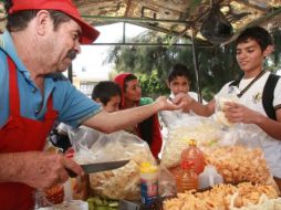 Los niños llegan a recibir hasta 40 mil impactos al año en publicidad de alimentos. ARCHIVO  /
