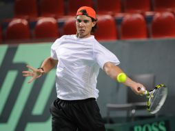 Rafael Nadal, número uno del mundo, ya entrena con normalidad tras recuperarse de una lesión que sufrió en el Abierto de Australia. AFP  /