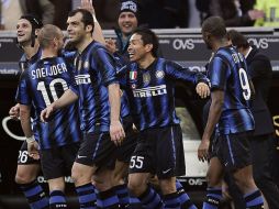 Los jugadores del Inter de Milán festejando su victoria. MEXSPORT  /