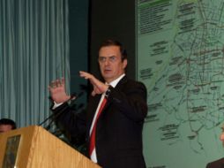 Marcelo Ebrard apunta que de realizarse una encuesta sobre quién está mejor posicionado, él le ganaría a AMLO. NTX  /