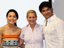 La actriz mexicana Angelique Boyer, la alcaldesa de Mérida, Angélica del Rosario Araujo Lara, y el actor Valentino Lanus. NTX  /