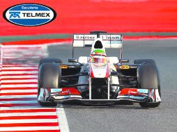 El piloto tapatío, Sergio Pérez, a bordo de su Sauber logró la más rápida de sus vueltas en un minuto, 21 segundos y 761 milésimas.  /