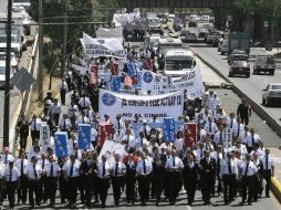 Los pilotos y sobrecargos demandaron acelerar, con transparencia, el proceso de rescate de Mexicana de Aviación. EL UNIVERSAL  /
