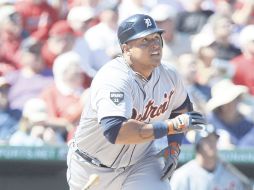 Miguel Cabrera, al momento de conectar ayer el jonrón ante Cardenales de San Luis. AP  /