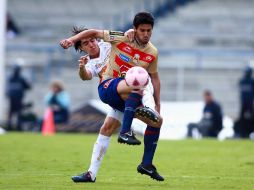 Efraín Velarde y Rafael Márquez durante el torneo Apertura 2010. MEXSPORT  /