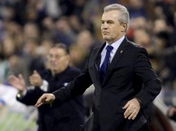 Javier Aguirre agradeció a la afición por el apoyo recibido en el partido. EFE  /