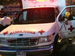 Uno de los jóvenes murió mientras era atendido por personal de emergencias. ARCHIVO  /