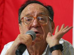 Gómez Bolaños escribe un guión para una película animada de El Chapulín Colorado. EL UNIVERSAL  /