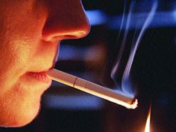 En México se estima que mueren diariamente entre 122 y 165 personas debido a las enfermedades derivadas del tabaquismo. ARCHIVO  /