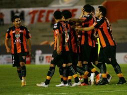 Los jugadores de Jaguares festejando una anotación del duelo anterior. MEXSPORT  /