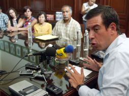 Miguel Castro Reynoso en su reunión con vecinos del Fraccionamiento Revolución. A. HINOJOSA  /