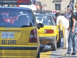 Autoridades alertan a la población para evitar que taxistas adelanten la aplicación de la nueva tarifa. A. GARCÍA  /