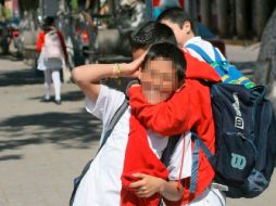 Las autoridades reparten información para tener conciencia de cómo hacer frente al bullying. ARCHIVO  /