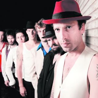 The No Smoking Orchestra trae su rock balcánico