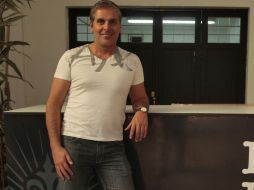 A su salida del hospital, el actor dijo sentirse afortunado de seguir vivo. EL INFORMADOR  /