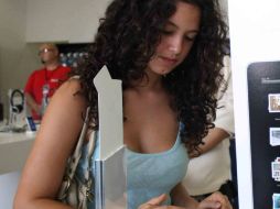 El libro digital sigue ganando terreno, mientras el formato tradicional bajó casi dos por ciento. A. HINOJOSA  /